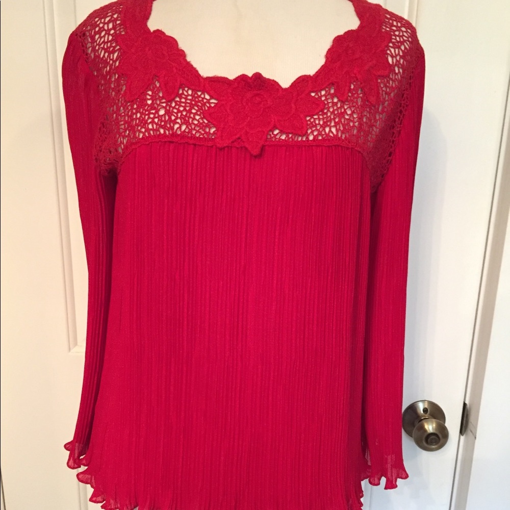 NANETTE LEPORE BLOUSE TOP RED MICRO PLEAT & LACE 3/4 SLEEVE Size 4